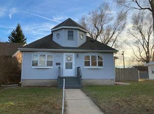 613 E 1st Ave, Mitchell, SD 57301