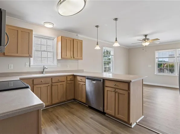 11 Bonita Dr, Hampton, VA 23664
