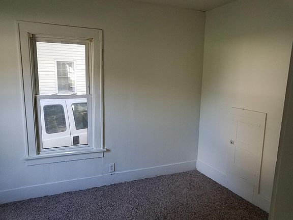 3rd image of 264 E Archwood Ave #1