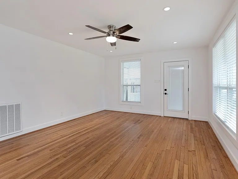 1834 Norcrest Dr — Photo 6