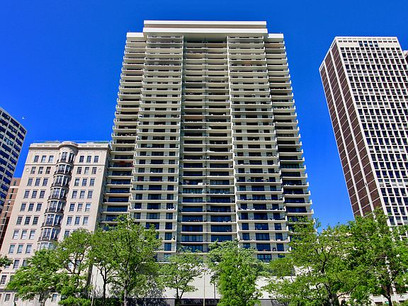 3rd image of 1212 N Lake Shore Dr APT 33AS