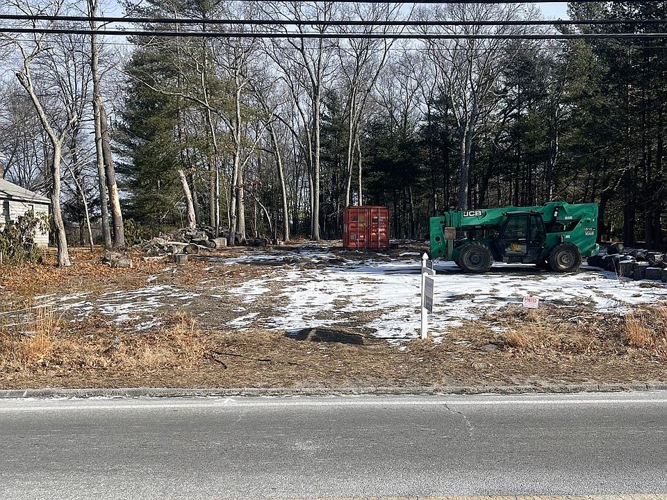 2nd image of 332 S Main St
