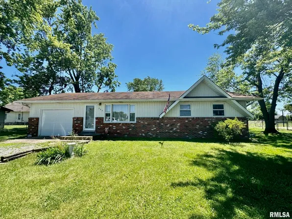 203 W Hoffman St, Irvington, IL 62848