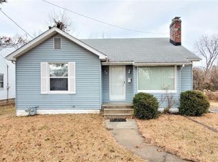 16 Woodland Dr, Collinsville, IL 62234