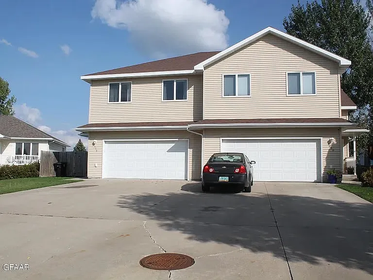 3 bed, 1900 sqft, $1,975 — Photo 1