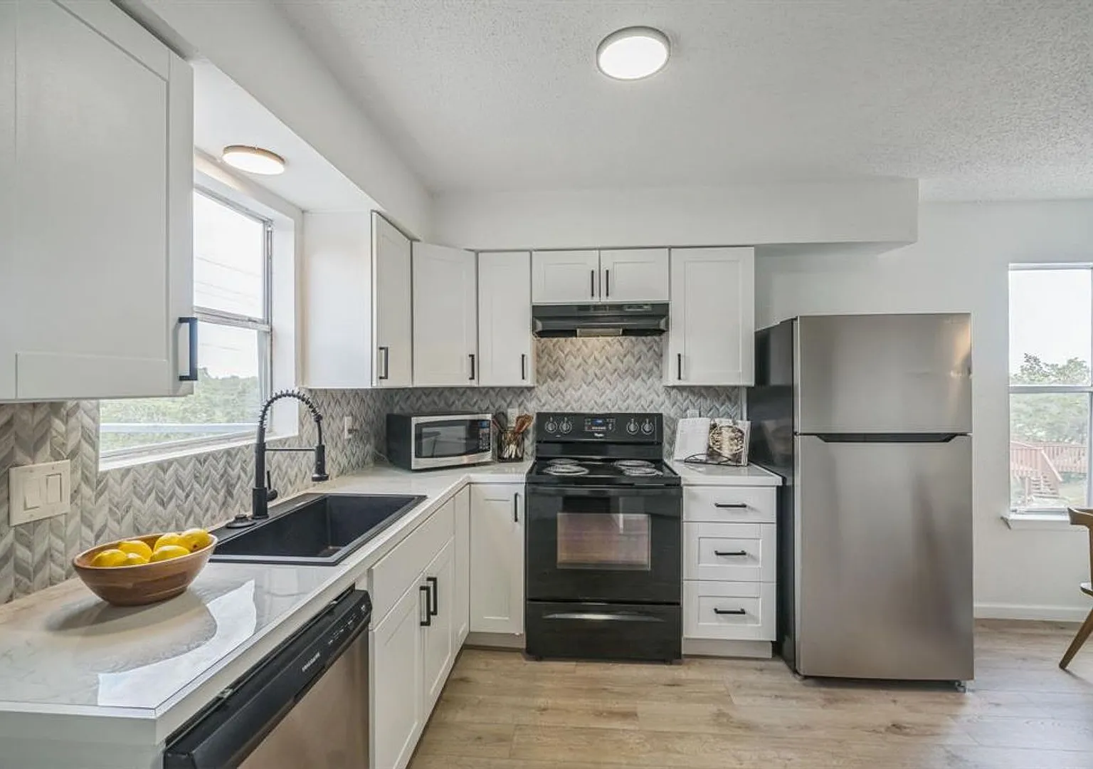 Hill Country Duplex - 1/2 Acre - Oak Hill - Cool 2Bd 1.5 BA - Totally Remodeled - Carport - $1700 — Photo 4
