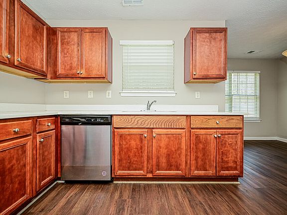 5th image of 70 Stony Oak Dr