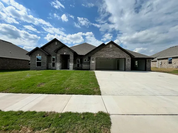 902 Silver Oaks Drive, Carl Junction, MO 64834