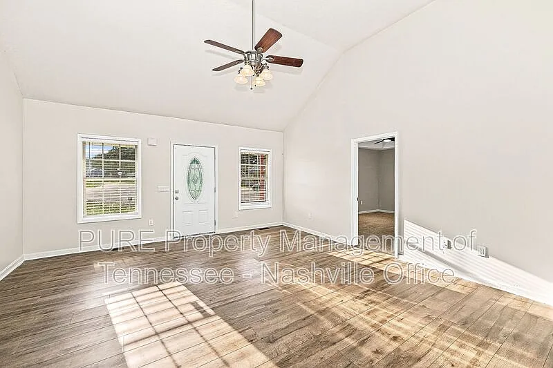 3 bed, 2.0 bath, 1269 sqft, $1,900 — Photo 3