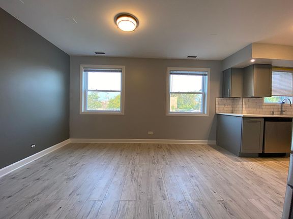 2nd image of 3010 W Fulton St #1