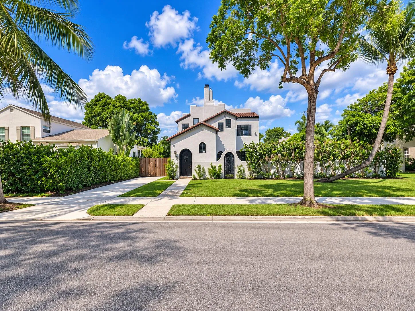 3 bed, 1.5 bath, 1944 sqft, $3,800 — Photo 1