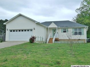 105 Martin Ln, Guntersville, AL 35976