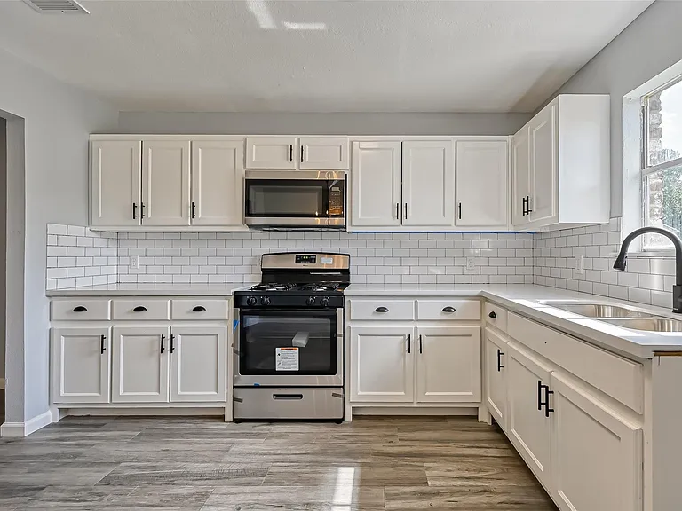 8623 Valley Forest Dr — Photo 18