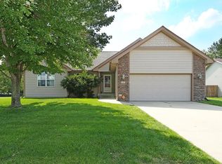 3367 Ridgeview Dr, Des Moines, IA 50320