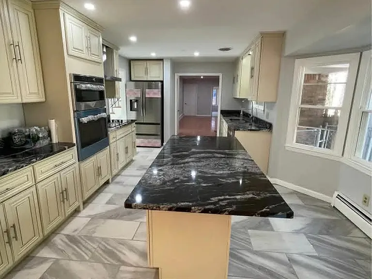 3 Victoria Dr — Photo 2