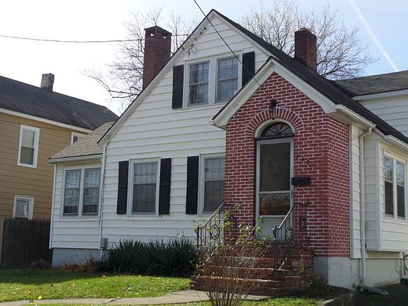 2nd image of 209 Birchwood Ave