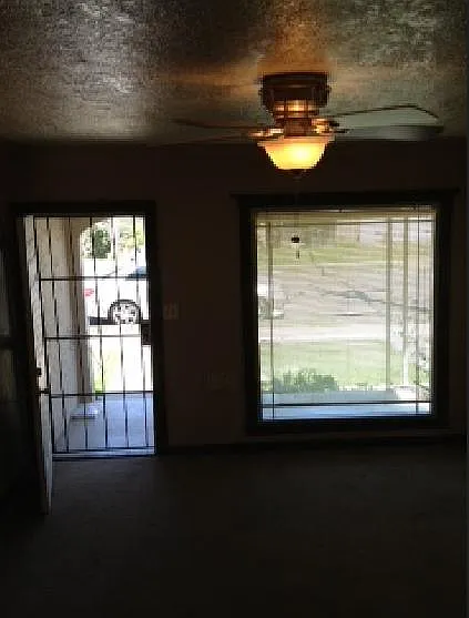 1616 E Hedges Ave — Photo 2