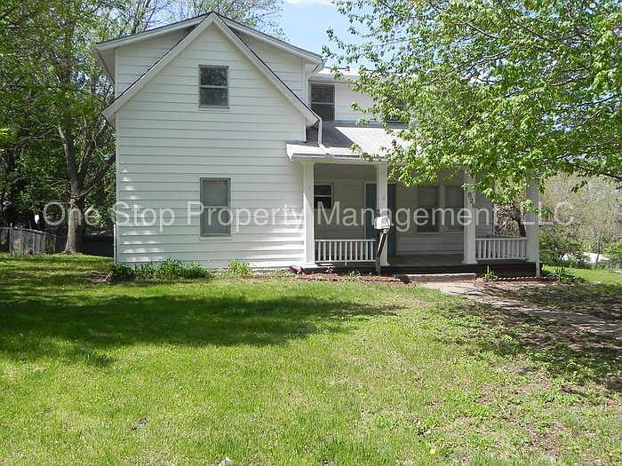 1st image of 826 N Crysler Ave