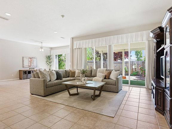 4th image of 3005 Crestwood Way