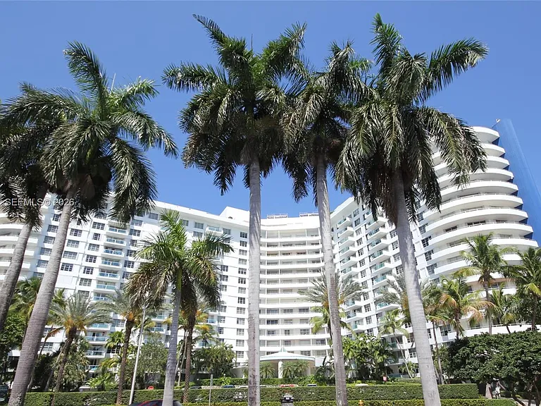 5161 Collins Ave #518 — Photo 45