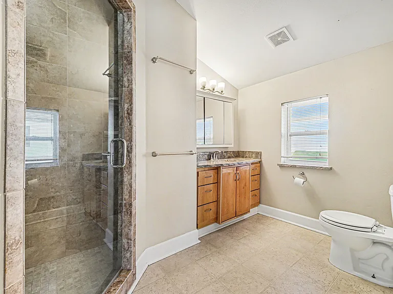 1058 Jasmine St — Photo 16