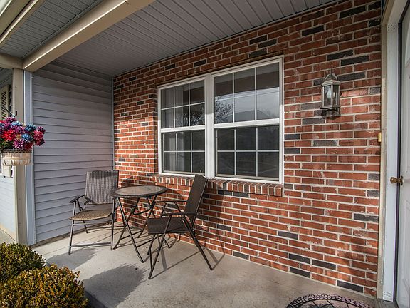 4th image of 324 Stonehouse Ln