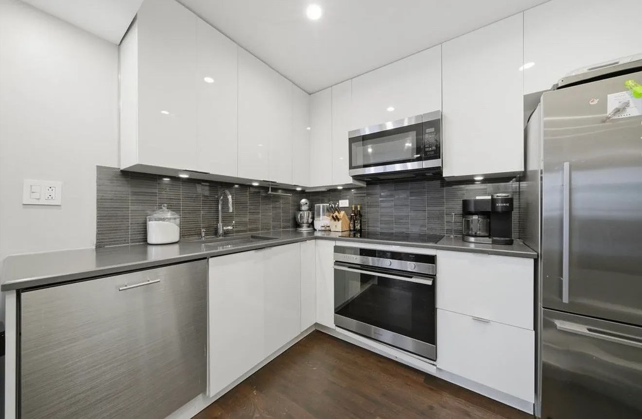2 bed, 930 sqft, $2,000 — Photo 3