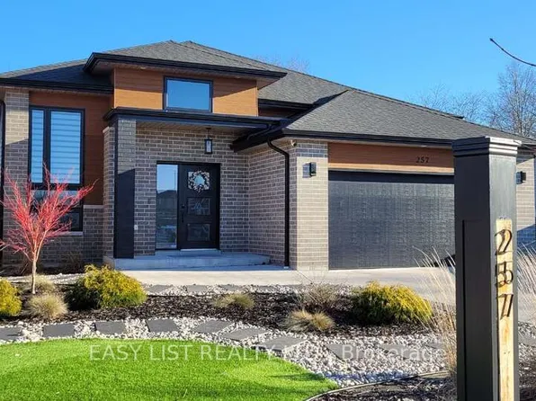 257 Robinson Ave, Essex, ON N8M 0A8