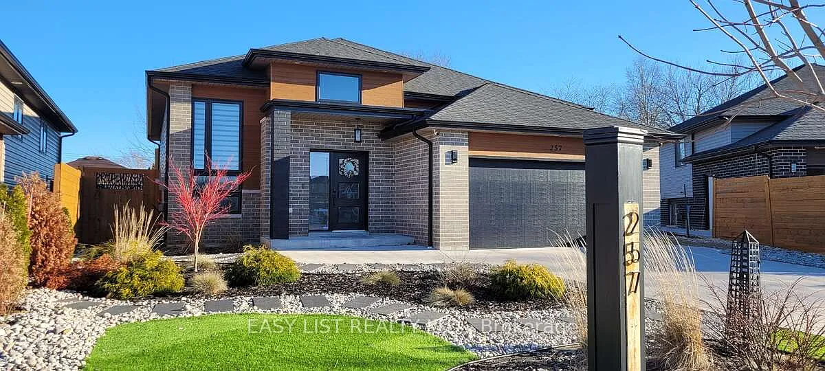 257 Robinson Ave photo 1
