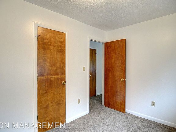 4th image of 827 Jessie St