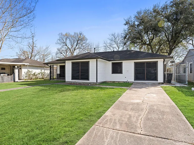 5326 Newkirk Ln — Photo 3