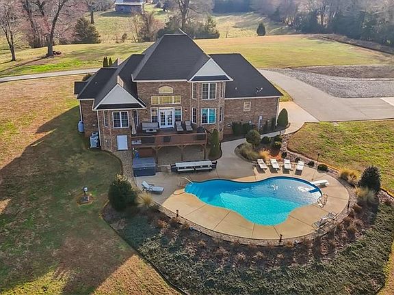 3rd image of 7653 Adams Farm Rd