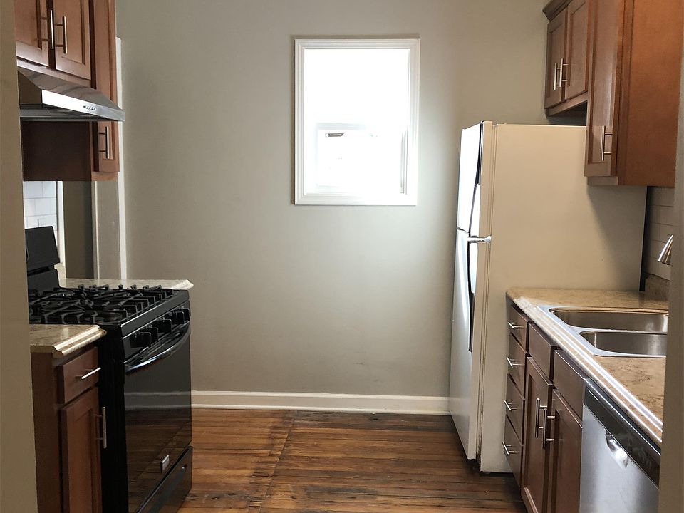 Cute kitchen with hardwood floors