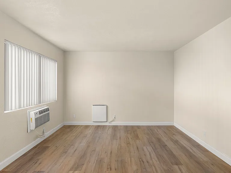 Briarwood Apartments - Riverside, CA — Photo 16