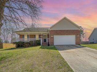 221 Woodland Dr, Raeford, NC 28376