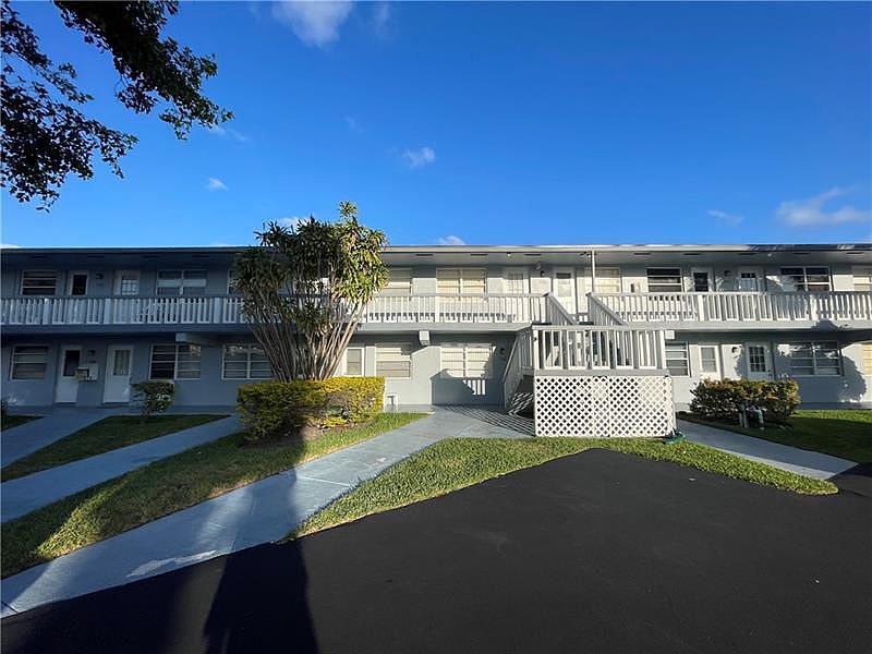 1st image of 751 Pine Dr APT 204