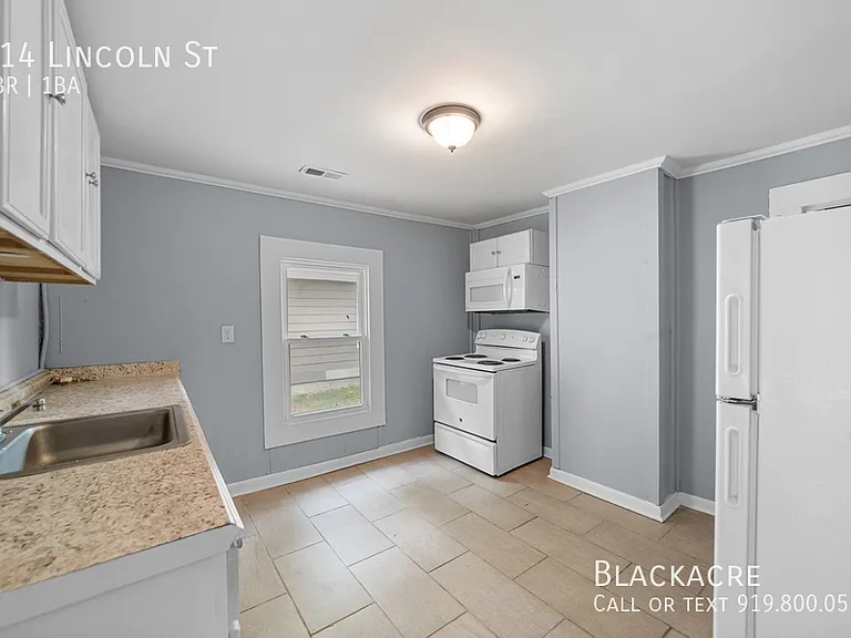 914 Lincoln St — Photo 2