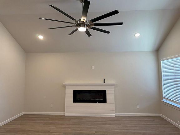 4th image of 3138 Forest Hill Dr