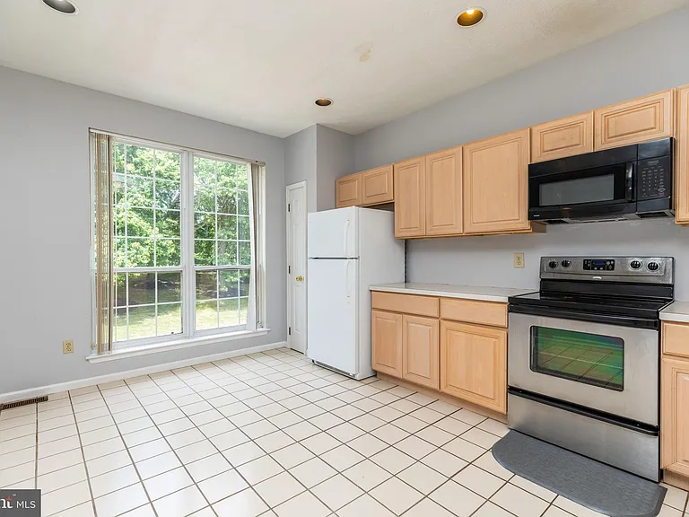872 N Waterford Ln — Photo 6