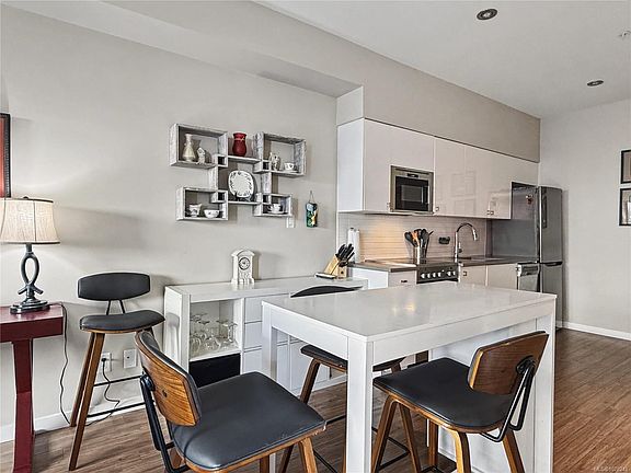 3rd image of 785 Tyee Rd #201