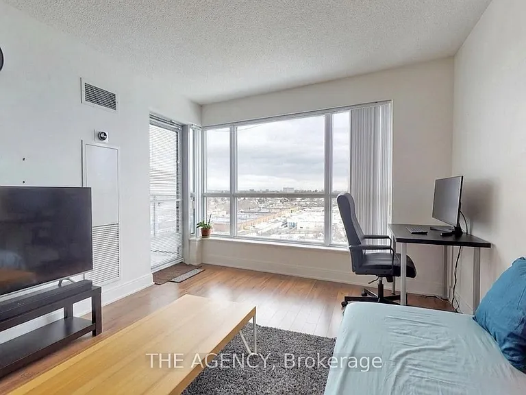 135 Village Green Sq #1015 — Photo 15