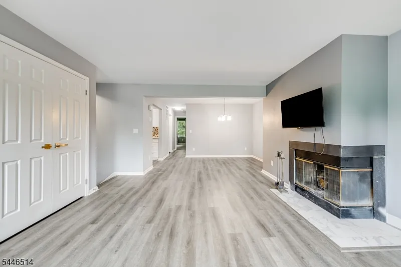 2 bed, 1.0 bath, $3,100 — Photo 3