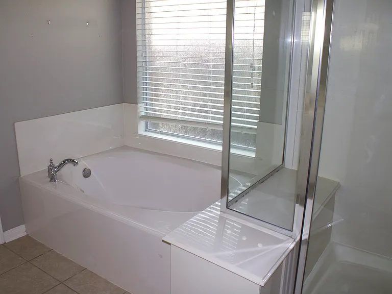 Large Garden tub