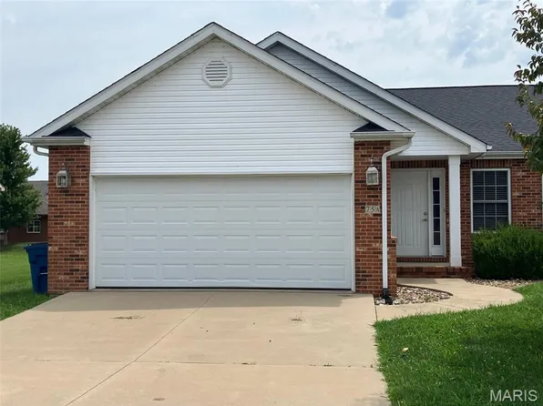 75 Crimson Ct, Highland, IL 62249