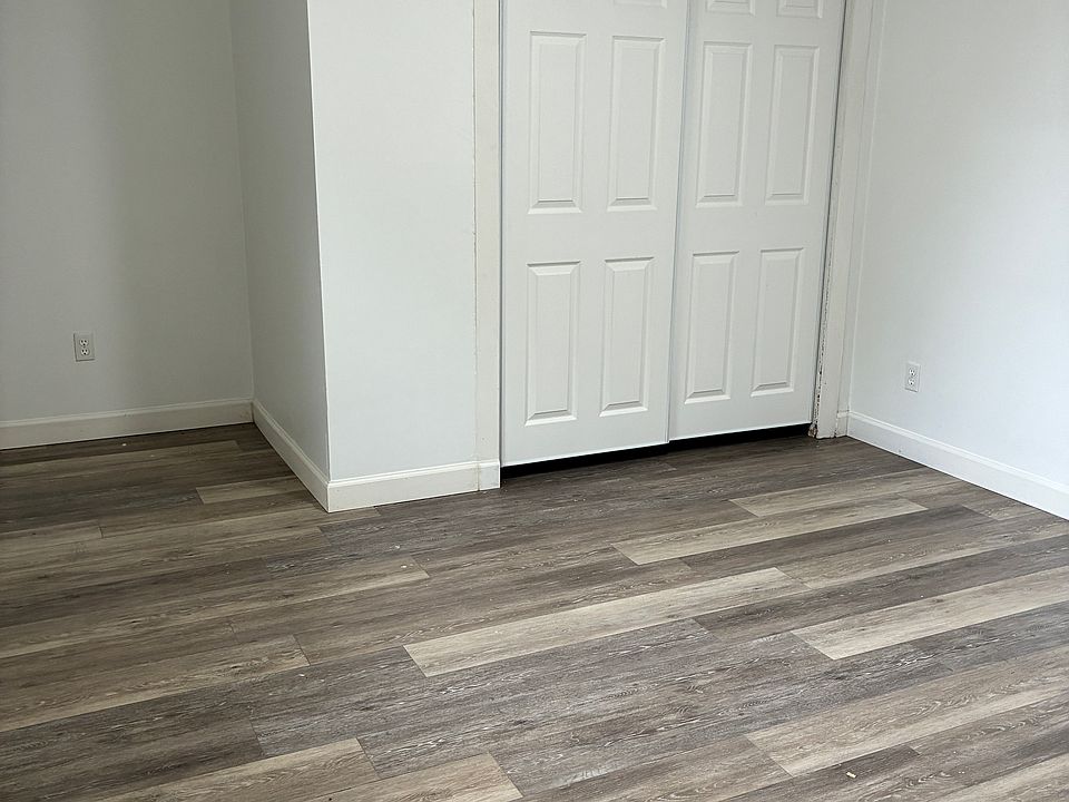 2nd image of 202 E Main St #D