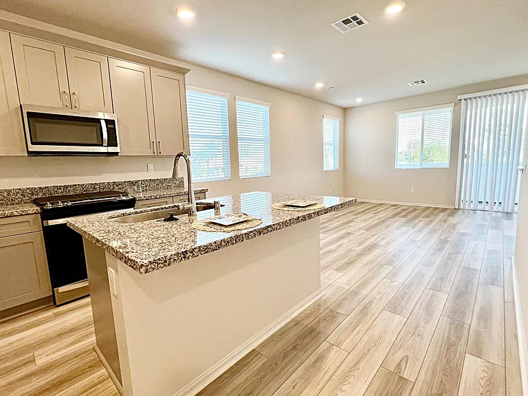 298 Lockhart Way — Photo 8