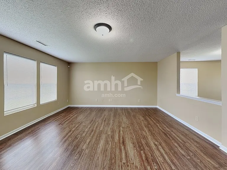 6904 Eagle Crossing Blvd — Photo 5