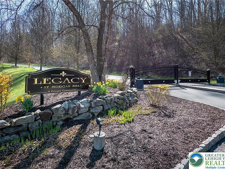 560 Quaker Ridge Ter — Photo 33