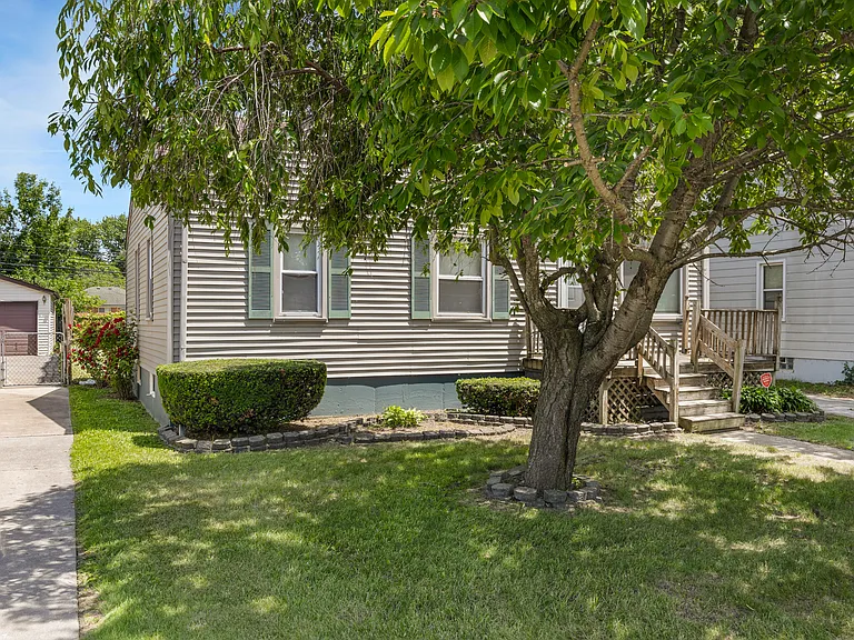 26080 Blumfield St — Photo 29