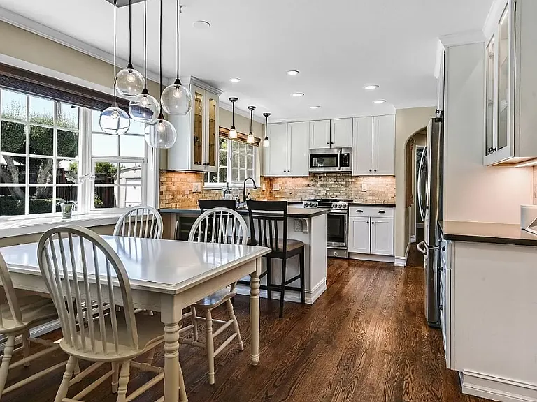 4318 Satinwood Dr — Photo 12